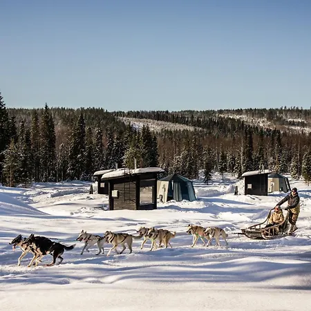 Nova Galaxy Village فندق روفانييمي