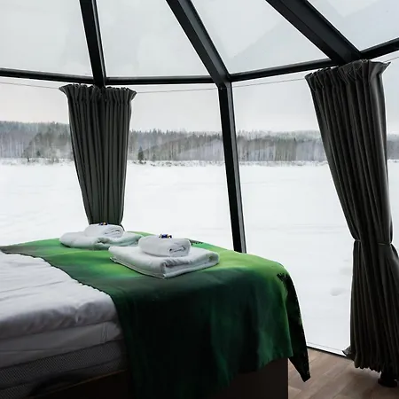 Nova Galaxy Village Hotell *